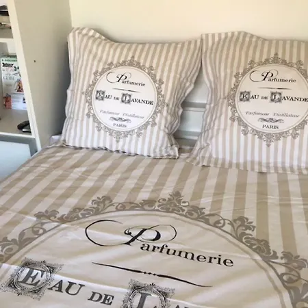 2 Pieces Proche Plage De Sable Vue Mer Apartamento Antibes