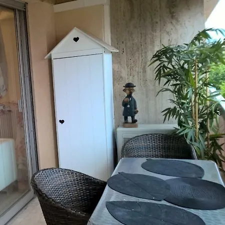 Appartement 2 Pieces Proche Plage De Sable Vue Mer Antibes