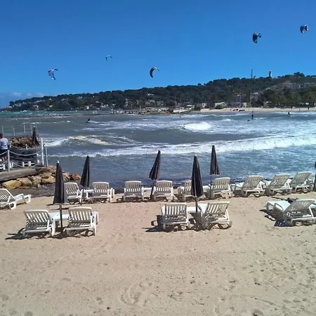 2 Pieces Proche Plage De Sable Vue Mer Antibes